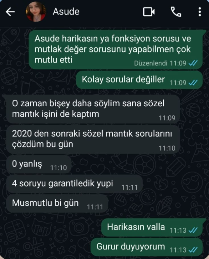 Asude ile WhatsApp yazışması: Asude, 2020'den sonraki sözel mantık sorularını çözdüğünü ve hiç yanlış yapmadığını yazıyor; öğretmeni onu tebrik ediyor.